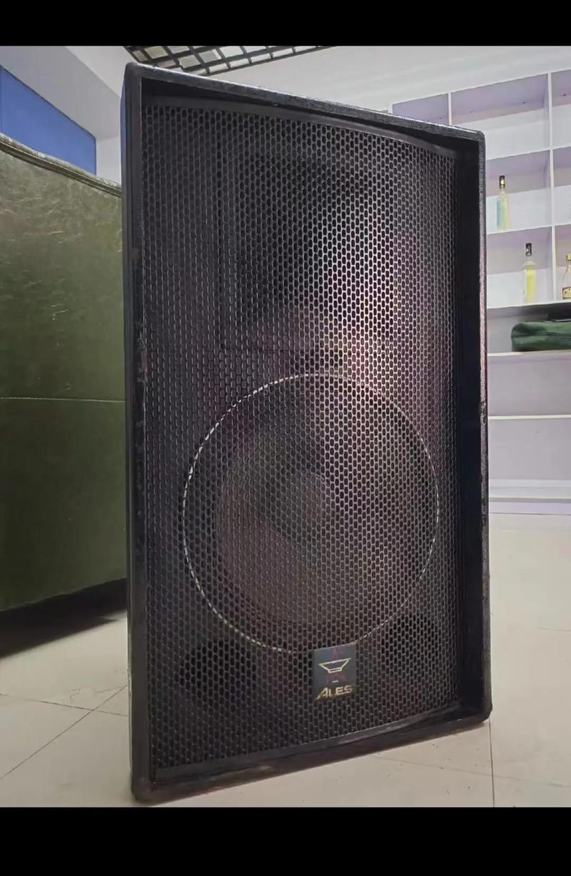 拆解一首老歌的呼吸——从才哥电子产品店的“声音玩具”谈起